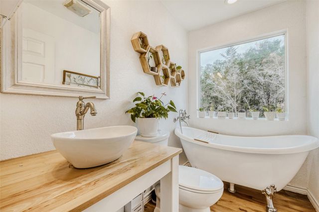 211 Creekwood CT, Spring Branch, TX 78070