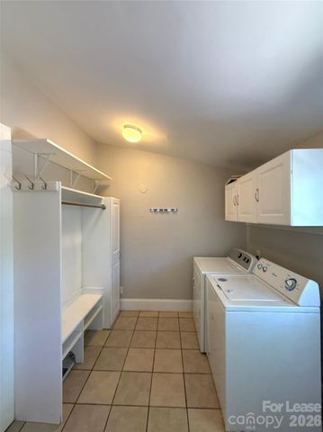 421 Hawthorne Lane, Charlotte, NC 28204