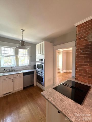 421 Hawthorne Lane, Charlotte, NC 28204