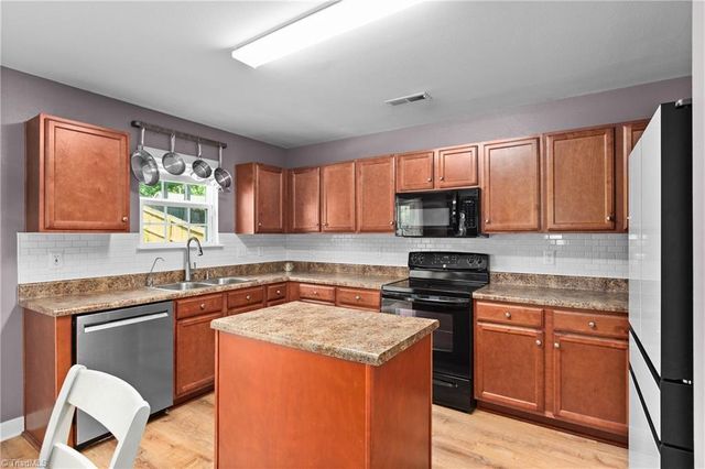 1671 Carthage Lane, High Point, NC 27260