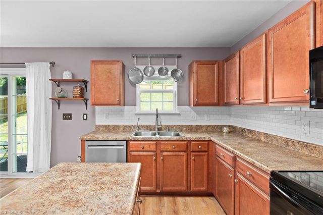 1671 Carthage Lane, High Point, NC 27260