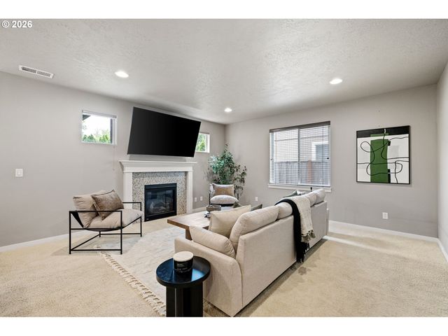 3034 GUADALUPE Way, Eugene, OR 97408