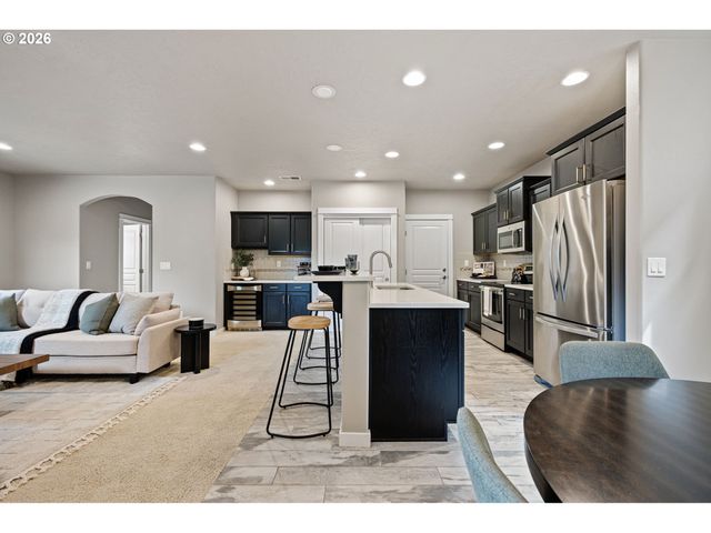 3034 GUADALUPE Way, Eugene, OR 97408