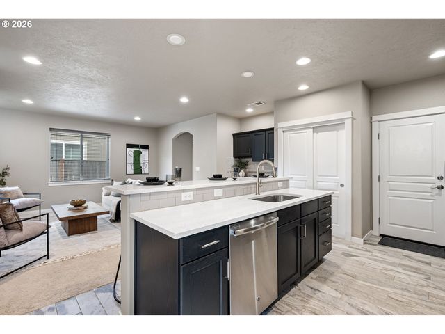 3034 GUADALUPE Way, Eugene, OR 97408