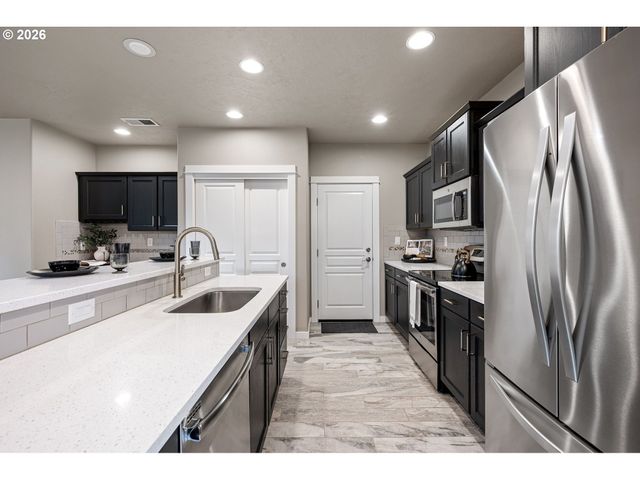 3034 GUADALUPE Way, Eugene, OR 97408