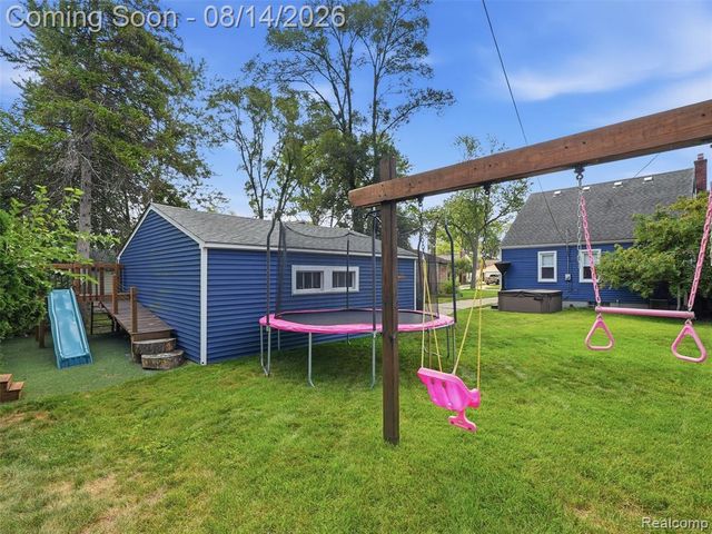 2056 Cambridge Road, Berkley, MI 48072
