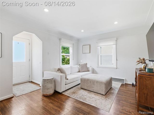 2056 Cambridge Road, Berkley, MI 48072