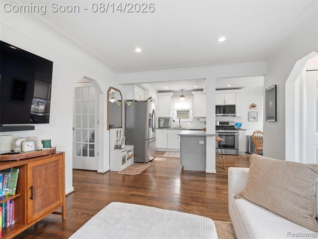 2056 Cambridge Road, Berkley, MI 48072