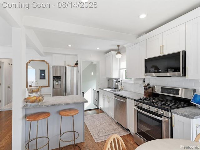 2056 Cambridge Road, Berkley, MI 48072