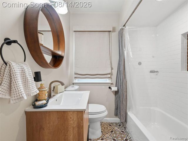 2056 Cambridge Road, Berkley, MI 48072