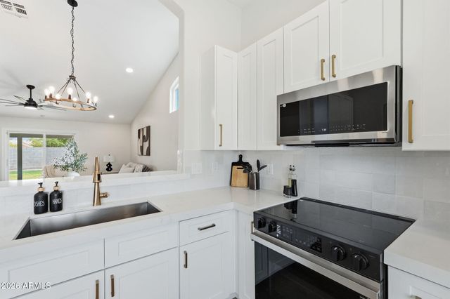 1146 W 20TH Avenue, Apache Junction, AZ 85120