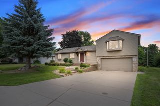 1238 Shryer Avenue E, Maplewood, MN 55109