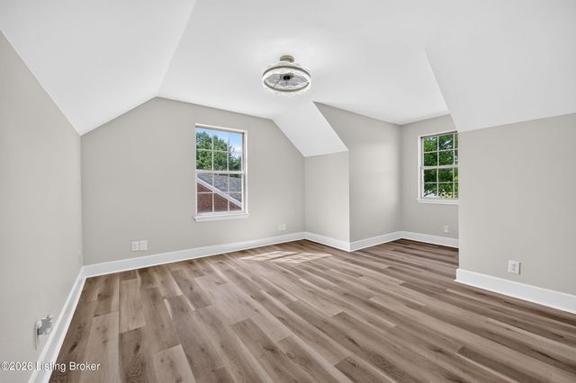 4609 Slate Run Ct, Louisville, KY 40229