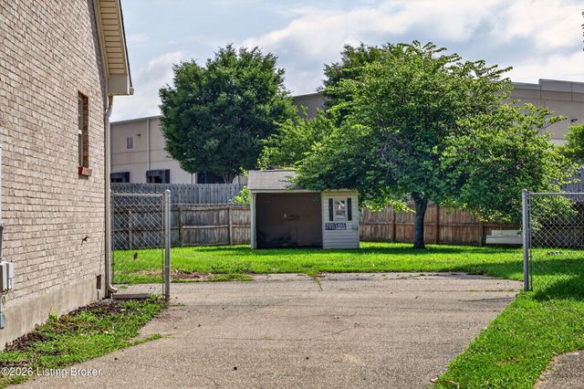 4609 Slate Run Ct, Louisville, KY 40229