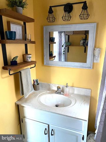 212 MAIN ST, Red Hill, PA 18076