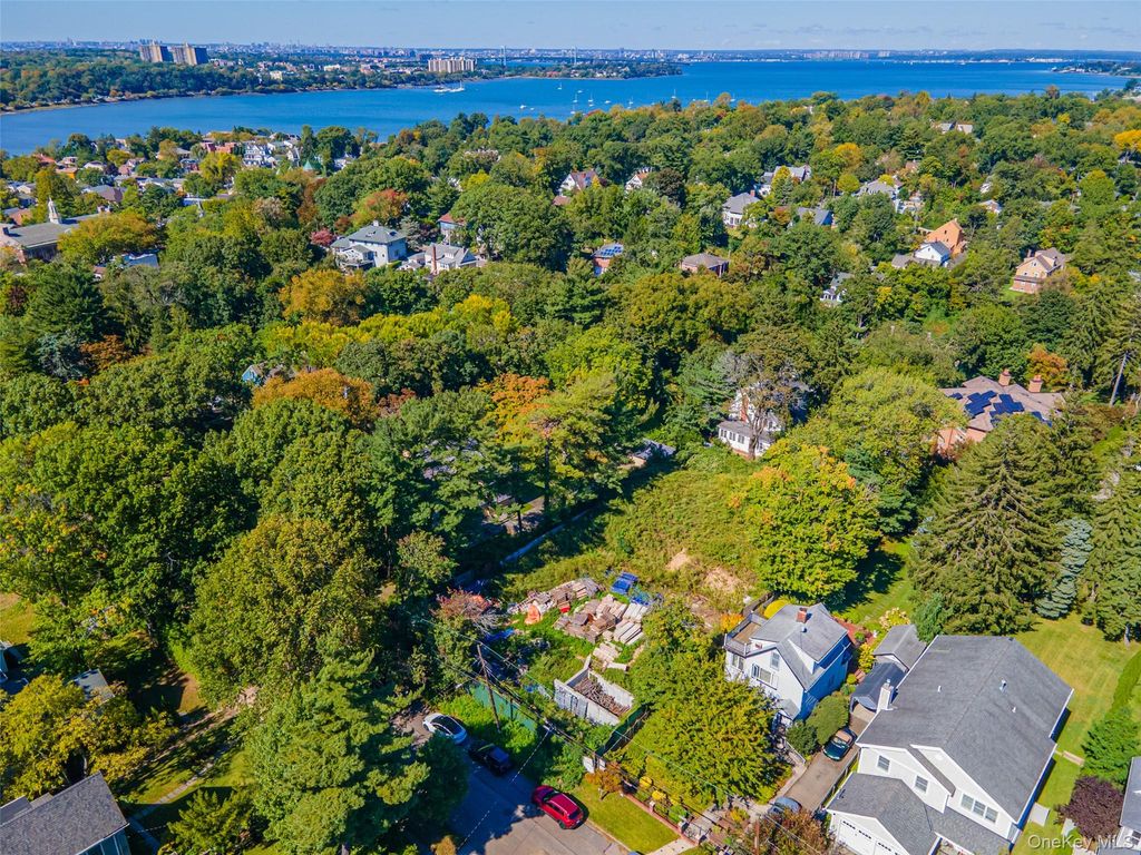 240-17 Poplar Street, Little Neck, NY 11363 — photo 3