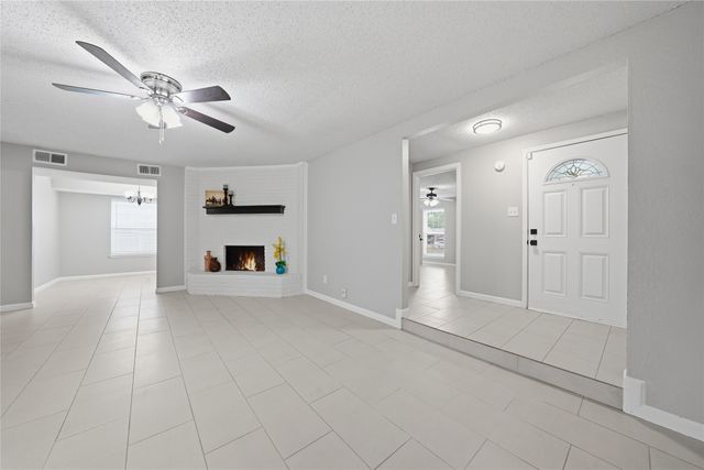 4723 Crest Drive, Arlington, TX 76017