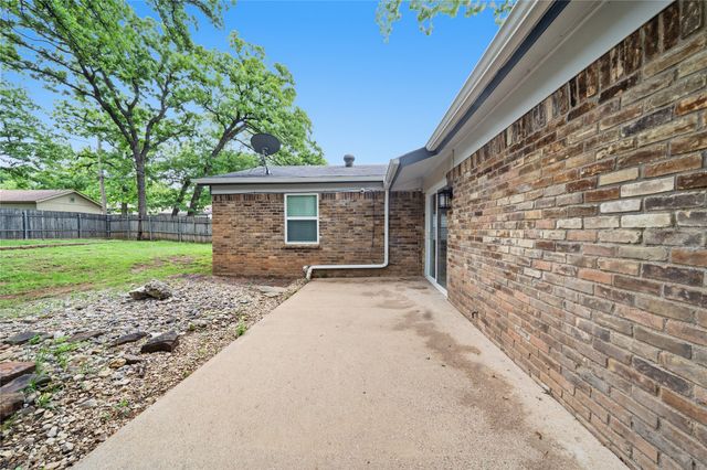 4723 Crest Drive, Arlington, TX 76017