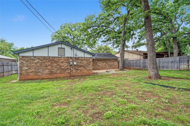 4723 Crest Drive, Arlington, TX 76017