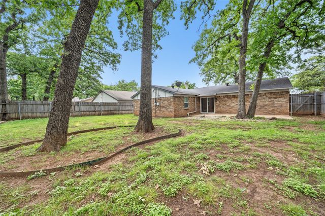 4723 Crest Drive, Arlington, TX 76017