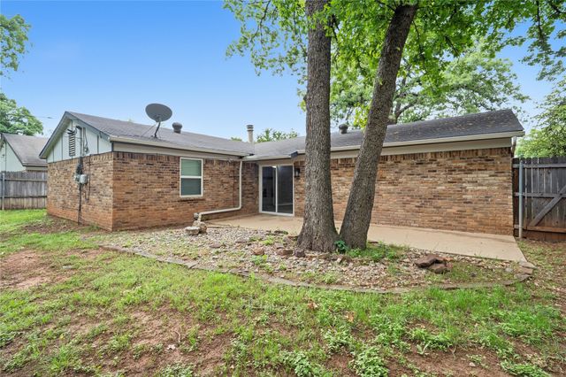 4723 Crest Drive, Arlington, TX 76017