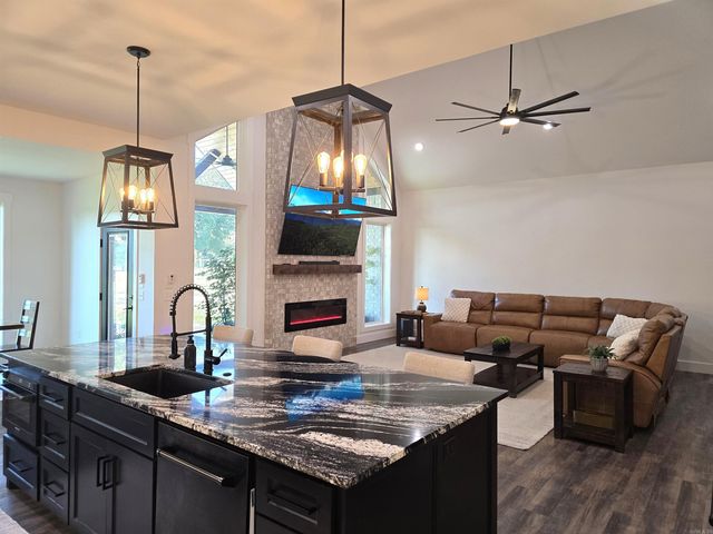 39 Republican Loop, Greenbrier, AR 72058