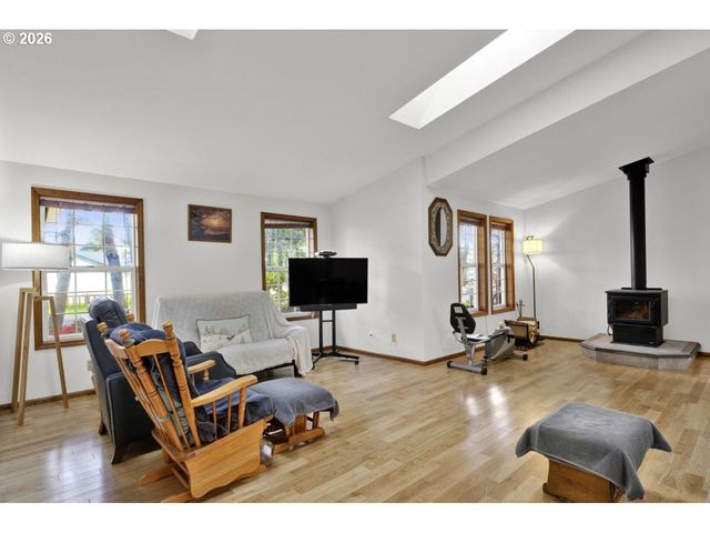 1960 40TH St, Florence, OR 97439