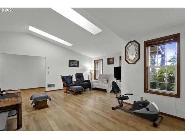 1960 40TH St, Florence, OR 97439