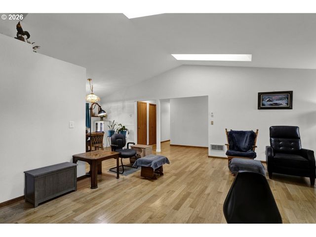 1960 40TH St, Florence, OR 97439