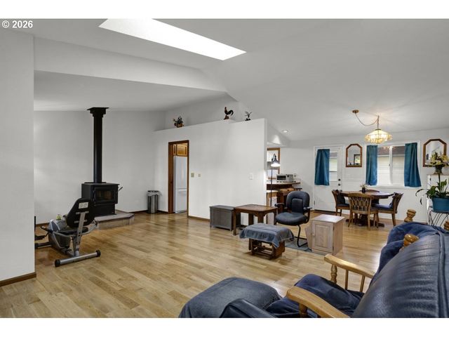 1960 40TH St, Florence, OR 97439