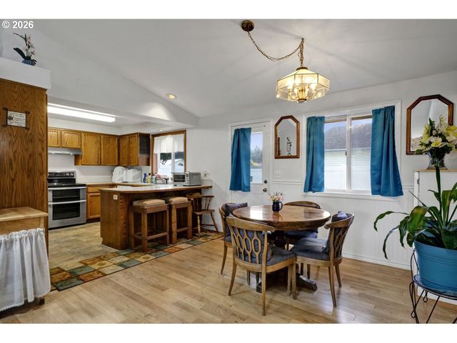 1960 40TH St, Florence, OR 97439