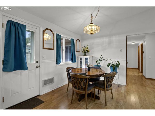 1960 40TH St, Florence, OR 97439