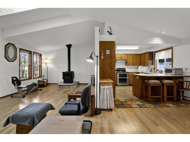 1960 40TH St, Florence, OR 97439