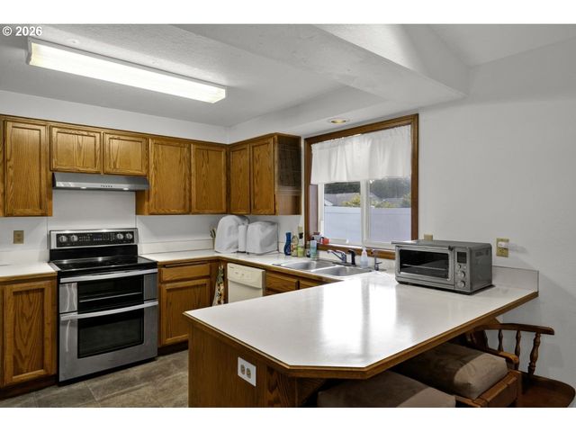 1960 40TH St, Florence, OR 97439