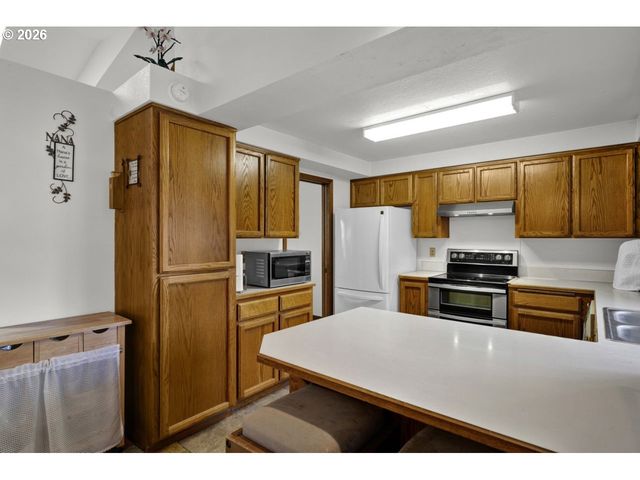 1960 40TH St, Florence, OR 97439