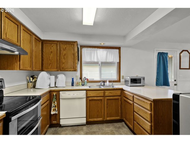 1960 40TH St, Florence, OR 97439