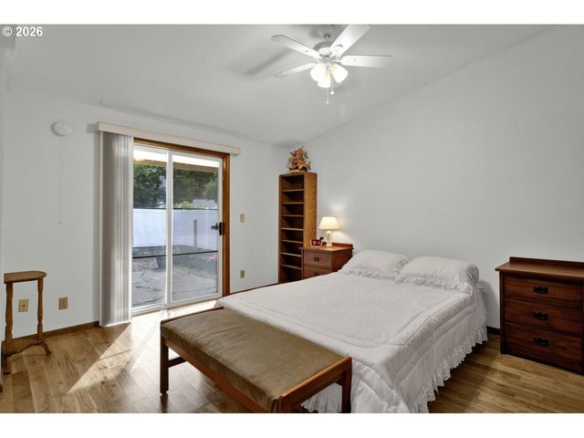 1960 40TH St, Florence, OR 97439