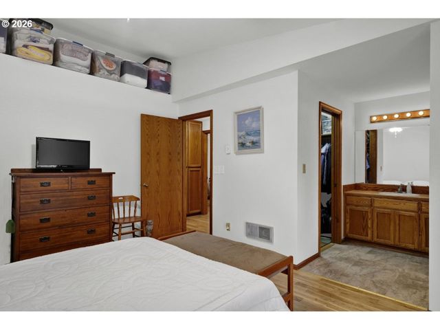 1960 40TH St, Florence, OR 97439