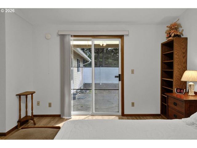 1960 40TH St, Florence, OR 97439