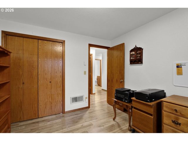 1960 40TH St, Florence, OR 97439