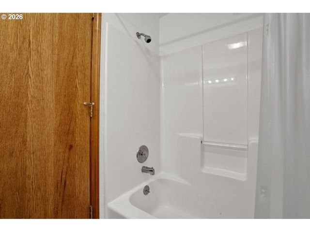 1960 40TH St, Florence, OR 97439