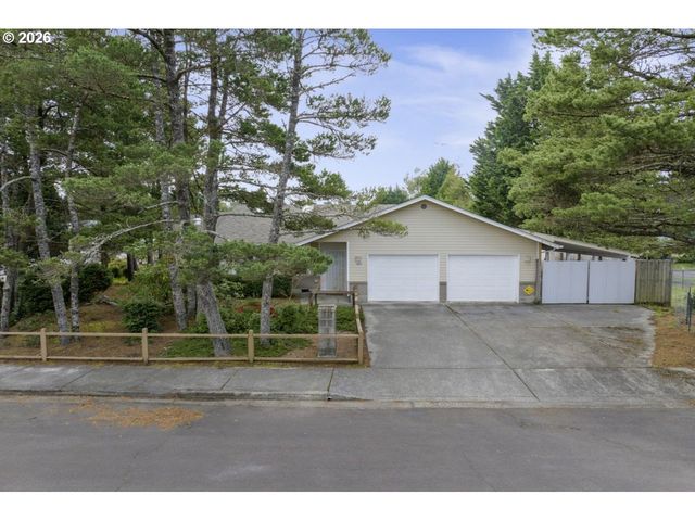 1960 40TH St, Florence, OR 97439