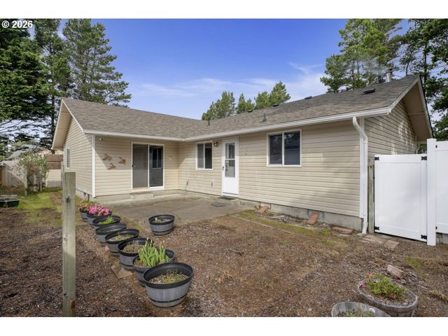 1960 40TH St, Florence, OR 97439
