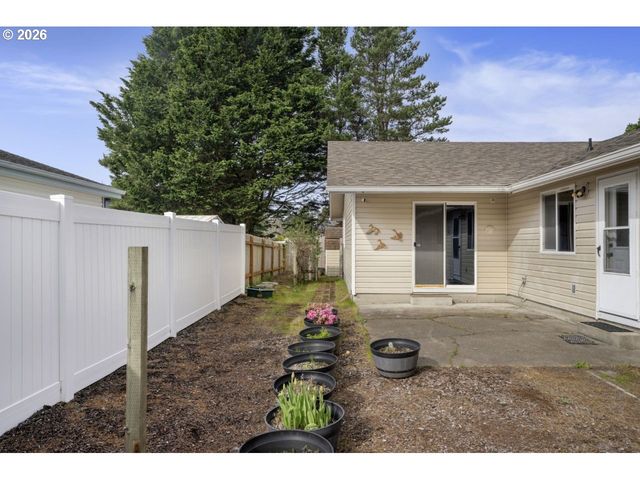 1960 40TH St, Florence, OR 97439