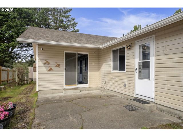 1960 40TH St, Florence, OR 97439
