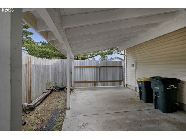 1960 40TH St, Florence, OR 97439