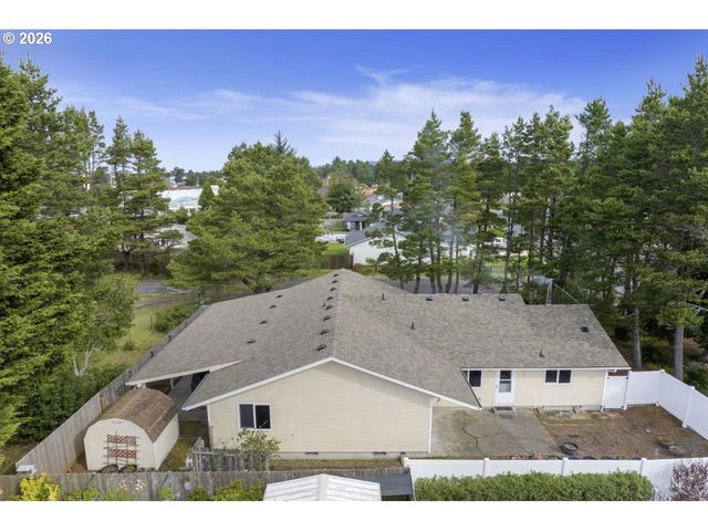 1960 40TH St, Florence, OR 97439