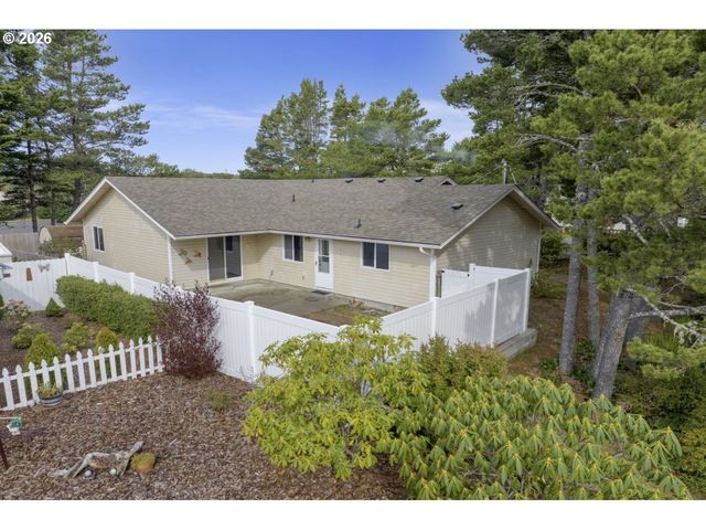 1960 40TH St, Florence, OR 97439