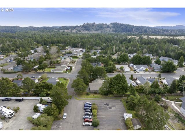 1960 40TH St, Florence, OR 97439