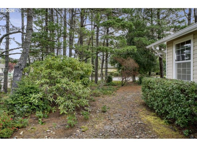 1960 40TH St, Florence, OR 97439